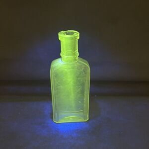 Antique Bottle Green Union Tea Co. Bottle Advertising Bottle Embossed-UV